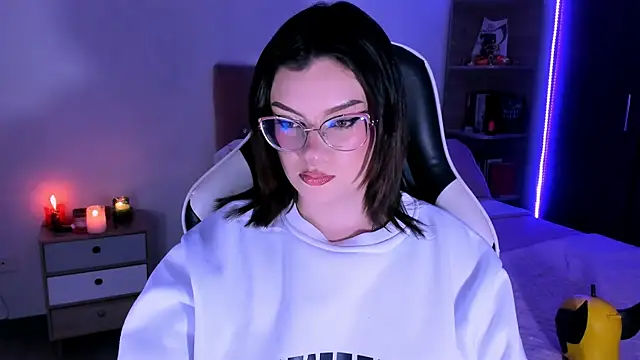 Snapshot of OphelianaRose33 chatting on October 27, 2025, 10:54 pm OphelianaRose33 online show from October 27, 2025, 10:54 pm