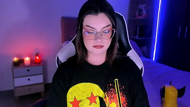 Snapshot of OphelianaRose33 chatting on December 2, 2025, 12:33 am OphelianaRose33 online show from December 2, 2025, 12:33 am