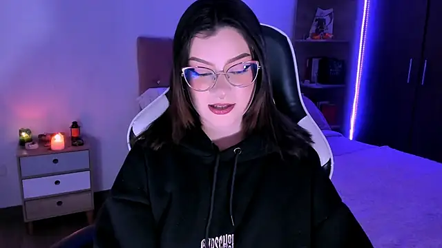 Snapshot of OphelianaRose33 chatting on October 30, 2025, 10:50 pm OphelianaRose33 online show from October 30, 2025, 10:50 pm