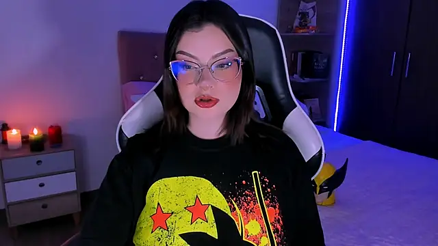 Snapshot of OphelianaRose33 chatting on November 15, 2025, 8:24 pm OphelianaRose33 online show from November 15, 2025, 8:24 pm