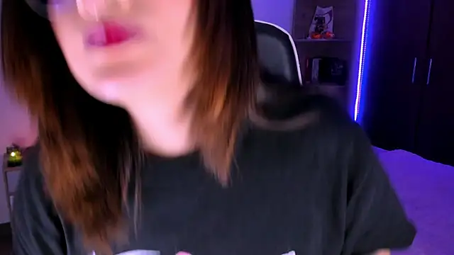 Snapshot of OphelianaRose33 chatting on November 1, 2025, 11:20 pm OphelianaRose33 online show from November 1, 2025, 11:20 pm