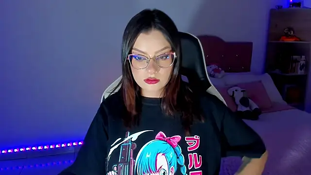 OphelianaRose33 online show from April 10, 2026, 11:12 pm