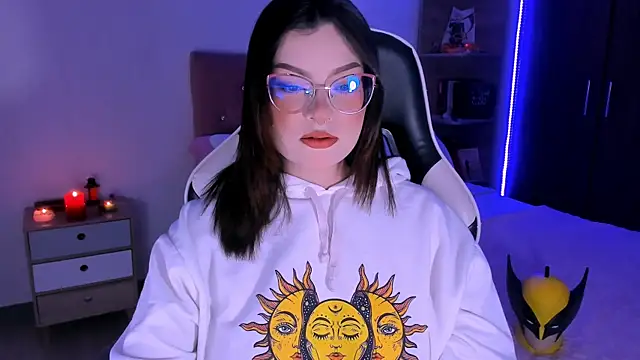 Snapshot of OphelianaRose33 chatting on November 25, 2025, 10:32 pm OphelianaRose33 online show from November 25, 2025, 10:32 pm