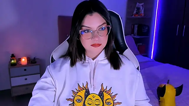 Snapshot of OphelianaRose33 chatting on October 28, 2025, 11:03 pm OphelianaRose33 online show from October 28, 2025, 11:03 pm