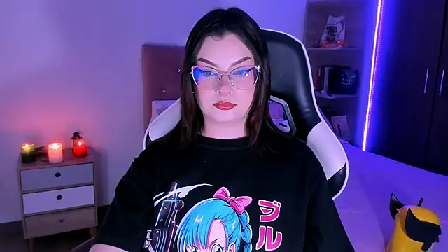 Snapshot of OphelianaRose33 chatting on December 2, 2025, 10:00 pm OphelianaRose33 online show from December 2, 2025, 10:00 pm