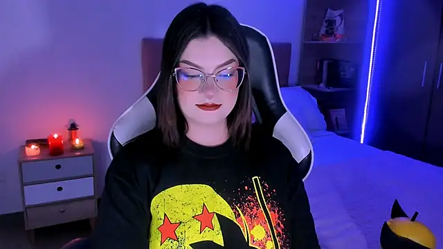 Snapshot of OphelianaRose33 chatting on November 24, 2025, 10:21 pm OphelianaRose33 online show from November 24, 2025, 10:21 pm