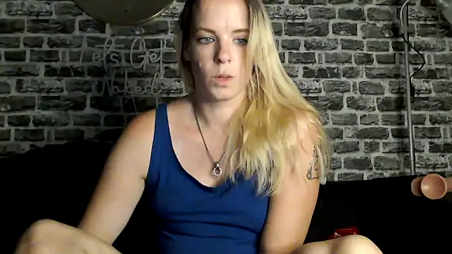 Snapshot of SexyMilf_37 chatting on July 3, 2026, 8:37 pm SexyMilf 37 online show from July 3, 2026, 8:37 pm