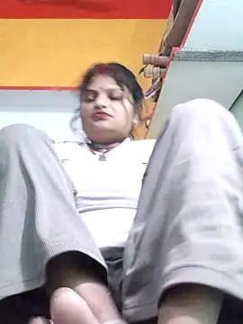 Hot mirchjii online show from November 10, 2025, 4:12 pm