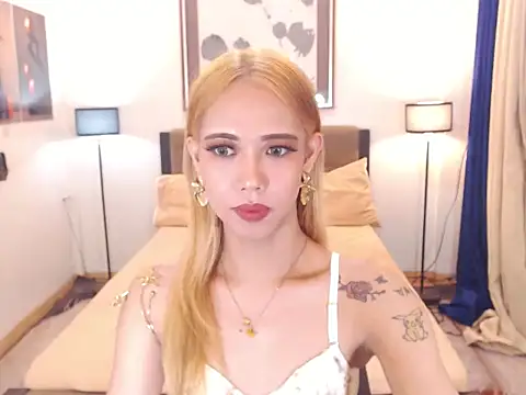 Snapshot of PreciousAmore chatting on April 25, 2026, 7:44 pm PreciousAmore online show from April 25, 2026, 7:44 pm