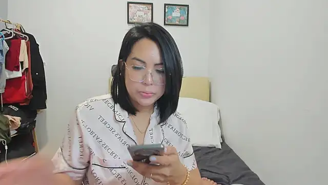 Rainy Ren online show from October 23, 2025, 3:00 pm