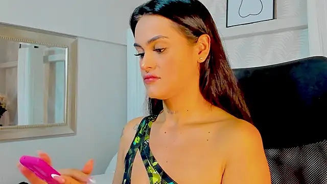 Emilly Beaumont online show from October 6, 2025, 1:45 pm