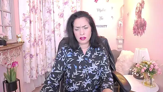 Snapshot of MyLovOne chatting on February 6, 2026, 12:23 pm MyLovOne online show from February 6, 2026, 12:23 pm