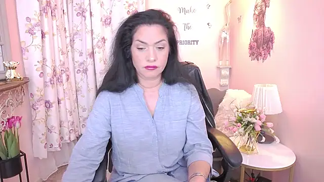 Snapshot of MyLovOne chatting on February 5, 2026, 12:01 pm MyLovOne online show from February 5, 2026, 12:01 pm