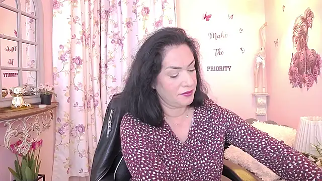 Snapshot of MyLovOne chatting on December 21, 2025, 10:39 am MyLovOne online show from December 21, 2025, 10:39 am