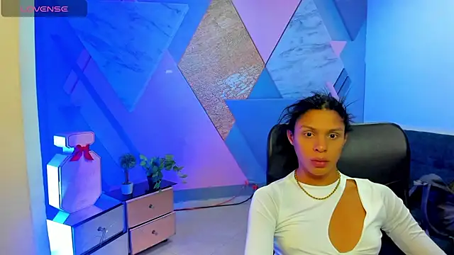 keytinthomson  online show from October 3, 2025, 5:03 pm