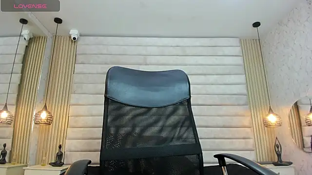 keytinthomson  online show from February 14, 2026, 7:47 pm