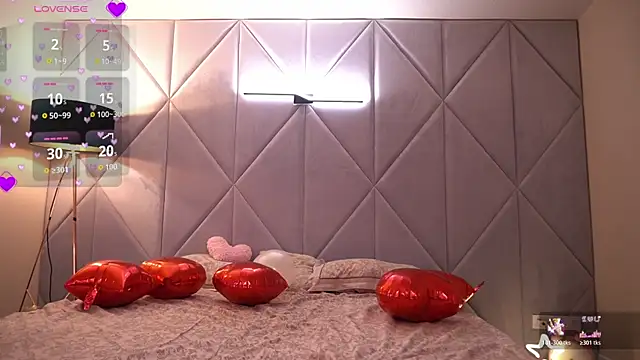 Snapshot of DiamondGoldie chatting on February 22, 2026, 8:32 pm DiamondGoldie online show from February 22, 2026, 8:32 pm