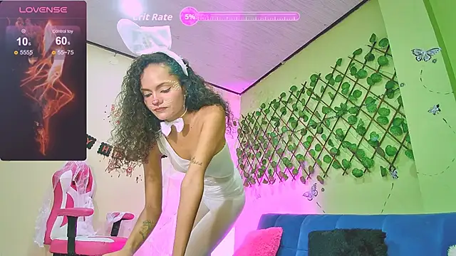 Snapshot of Karen_Ariass chatting on October 31, 2025, 1:52 pm Karen Ariass online show from October 31, 2025, 1:52 pm