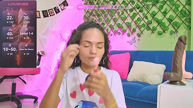 Snapshot of Karen_Ariass chatting on October 22, 2025, 1:54 pm Karen Ariass online show from October 22, 2025, 1:54 pm