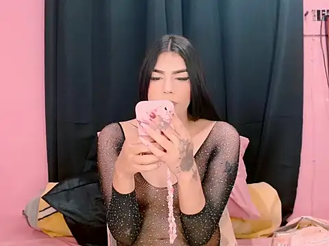 Snapshot of _crystal23_ chatting on October 11, 2025, 4:46 am  crystal23  online show from October 11, 2025, 4:46 am