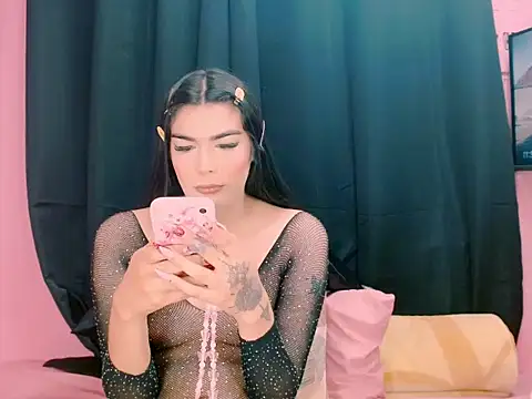 Snapshot of _crystal23_ chatting on October 19, 2025, 5:10 am  crystal23  online show from October 19, 2025, 5:10 am