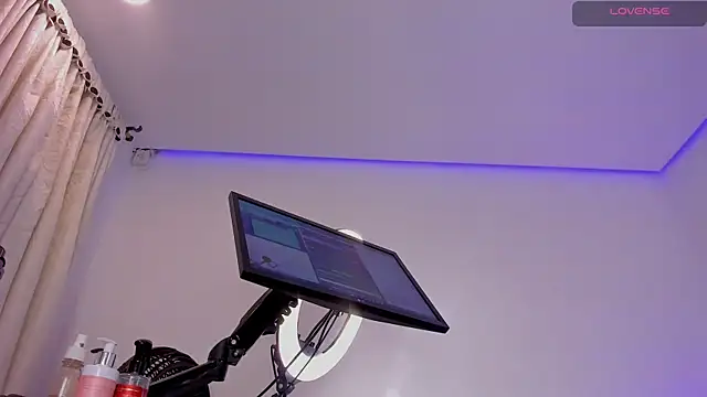 eva rain  online show from December 22, 2025, 1:55 pm