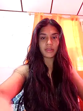 Snapshot of sofi_zzz chatting on November 11, 2025, 6:36 pm sofi zzz online show from November 11, 2025, 6:36 pm