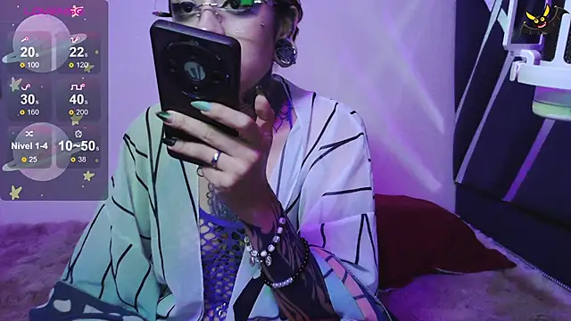 vainilla doll online show from April 22, 2026, 1:01 am