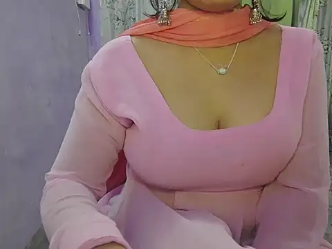 Snapshot of Naina_007 chatting on October 28, 2025, 10:20 pm Naina 007 online show from October 28, 2025, 10:20 pm