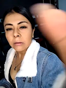 Snapshot of Aniajoness_ chatting on November 18, 2025, 3:43 am Aniajoness online show from November 18, 2025, 3:43 am