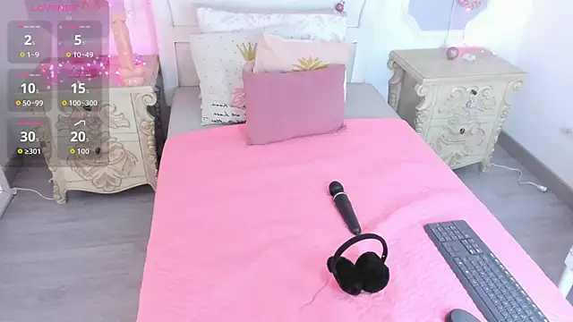 Snapshot of MeganStar__ chatting on November 25, 2025, 11:54 am MeganStar online show from November 25, 2025, 11:54 am