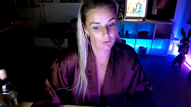 Mrs-Aurora online show from October 16, 2025, 1:03 am