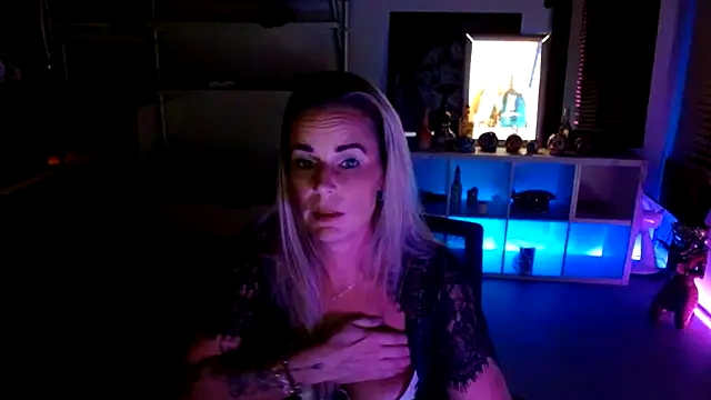 Mrs-Aurora online show from October 8, 2025, 8:42 pm