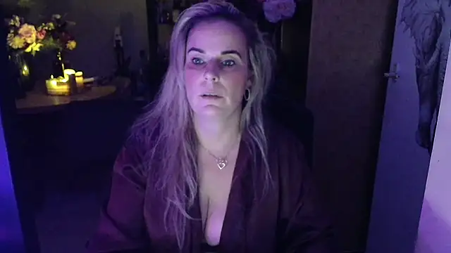 Mrs-Aurora online show from February 1, 2026, 9:57 pm