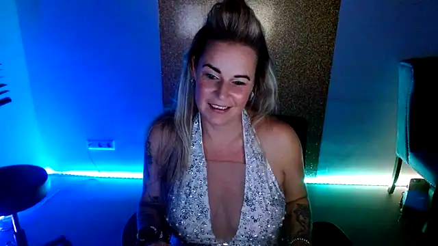 Mrs-Aurora online show from November 25, 2025, 7:58 pm