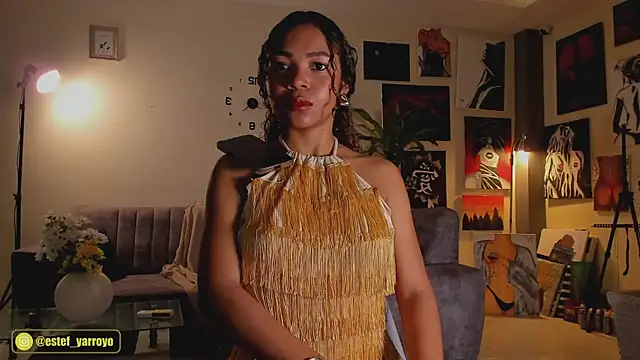 Estefy arroyo1 online show from November 11, 2025, 5:13 am