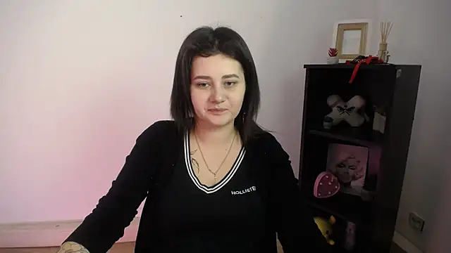 Katrin kiss  online show from November 14, 2025, 12:42 pm