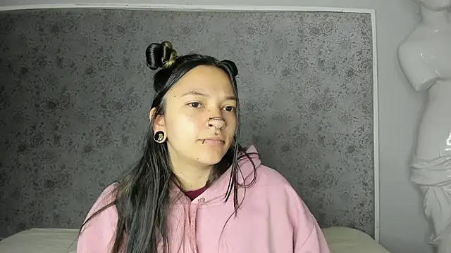 Kitty ravee online show from October 13, 2025, 4:03 am