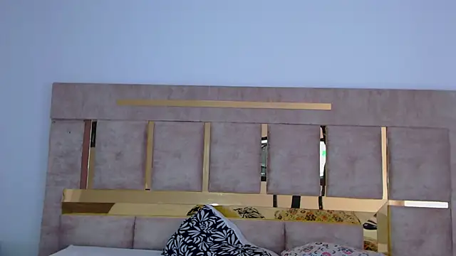 Kitty ravee online show from September 12, 2025, 7:57 pm