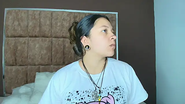 Kitty ravee online show from October 12, 2025, 12:45 am