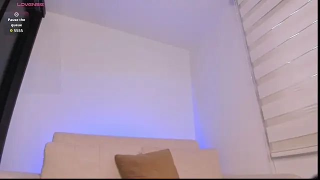 arianna 000 online show from December 18, 2025, 1:37 pm