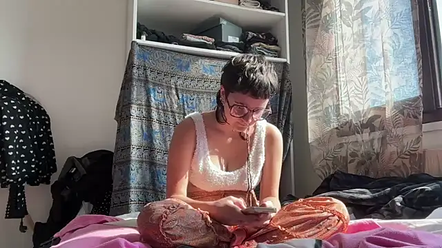 NIQUE TARAXX online show from October 1, 2025, 10:09 am