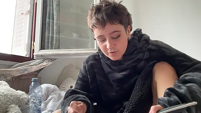 NIQUE TARAXX online show from September 14, 2025, 1:44 pm