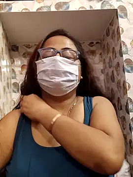 nisha 1110 online show from October 24, 2025, 1:32 pm