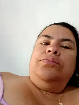 yaneth  online show from October 21, 2025, 1:10 pm