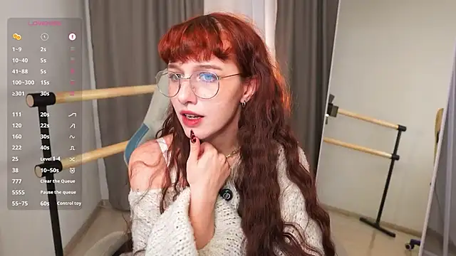 LeelooYolo online show from November 23, 2025, 3:33 pm