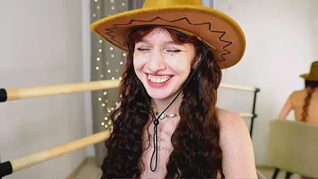 LeelooYolo online show from December 13, 2025, 8:04 pm