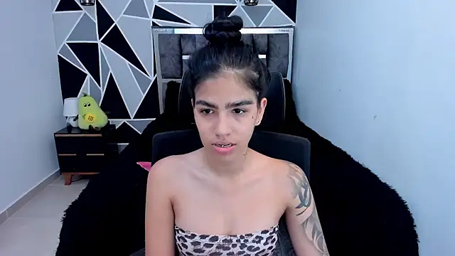 valeria-duarte online show from April 5, 2026, 6:03 pm