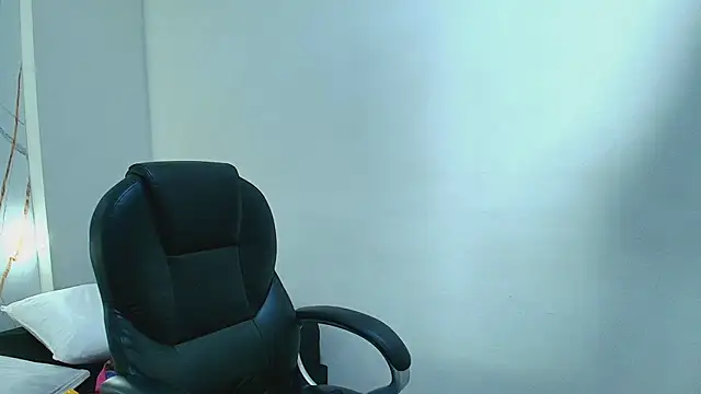 Snapshot of Karla_hilton1 chatting on September 21, 2025, 10:53 am Karla hilton1 online show from September 21, 2025, 10:53 am