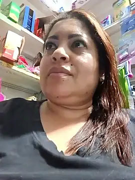 Snapshot of Karla_hilton1 chatting on October 19, 2025, 3:42 am Karla hilton1 online show from October 19, 2025, 3:42 am